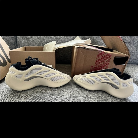 Adidas Yeezy 700 V3 Azael - Picture 3 of 10